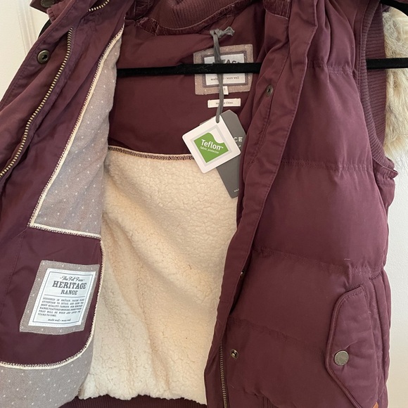 Fat face women’s burgundy vest removable fur hood - Picture 4 of 5